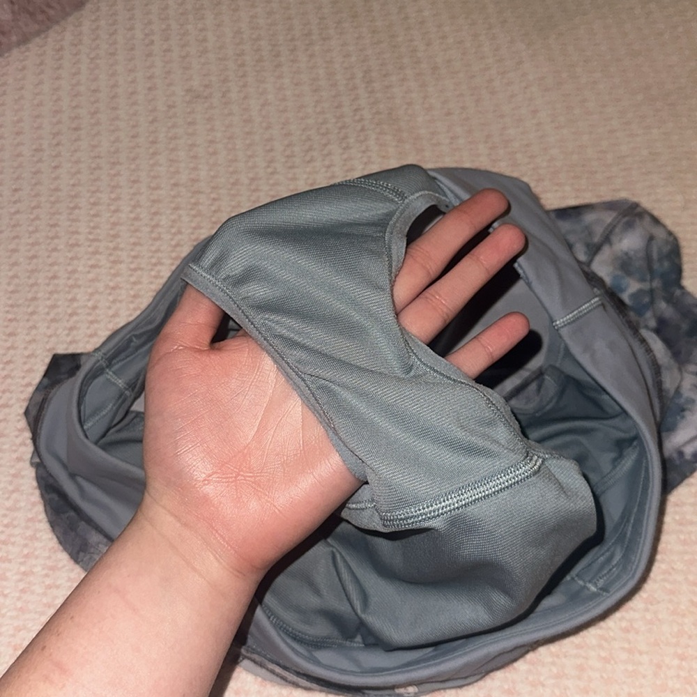 Lulu lemon speed ups size 4 - Picture 4 of 4